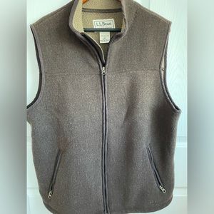 Mens L.L. Bean brown polartec fleece vest.